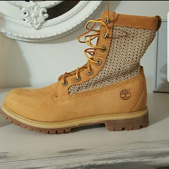 Timberland Shoes - ****FLASH SALE* Timberland Rare Kitt Design Boots